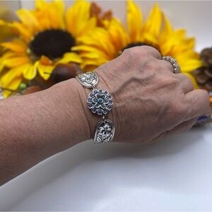 Floral Vintage Style Snap Jewelry Bracelet with blue floral snap! SEE VIDEO!
